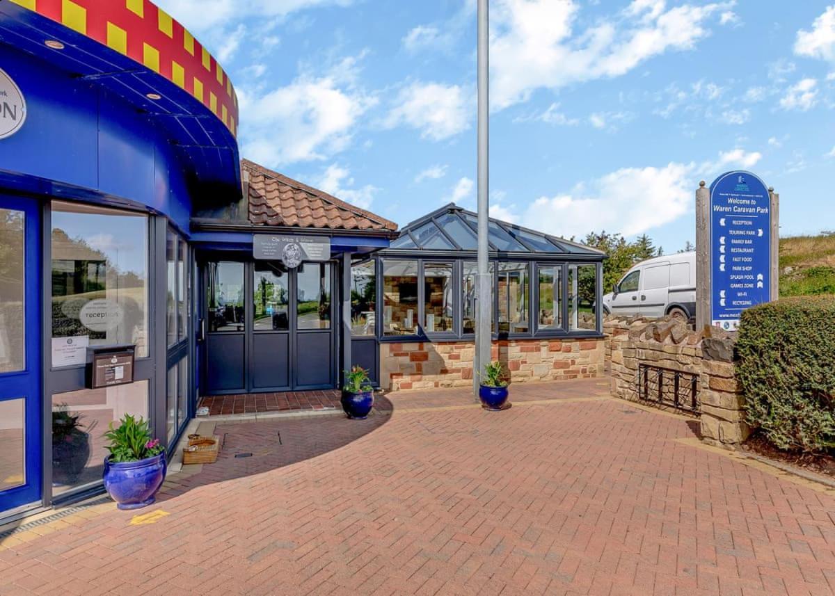 Waren Caravan Park Bamburgh Exterior foto